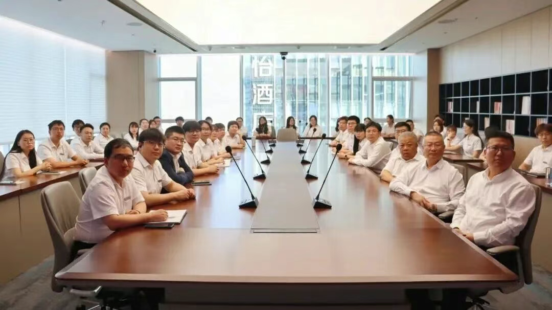 福泰集团组织观看新疆维吾尔自治区成立70周年庆祝大会